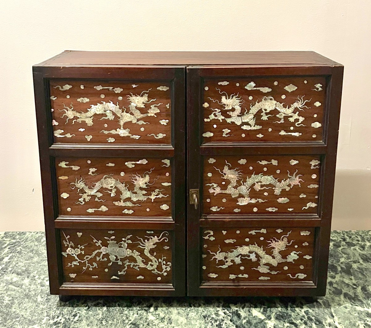 Cabinet Indochinois Marqueterie De Nacre
