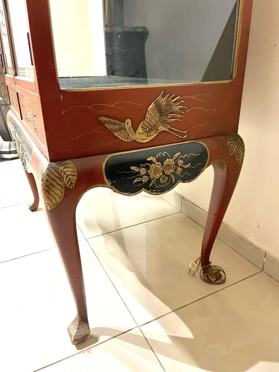 Red Lacquered Wooden Display Case With Chinese Decor-photo-5