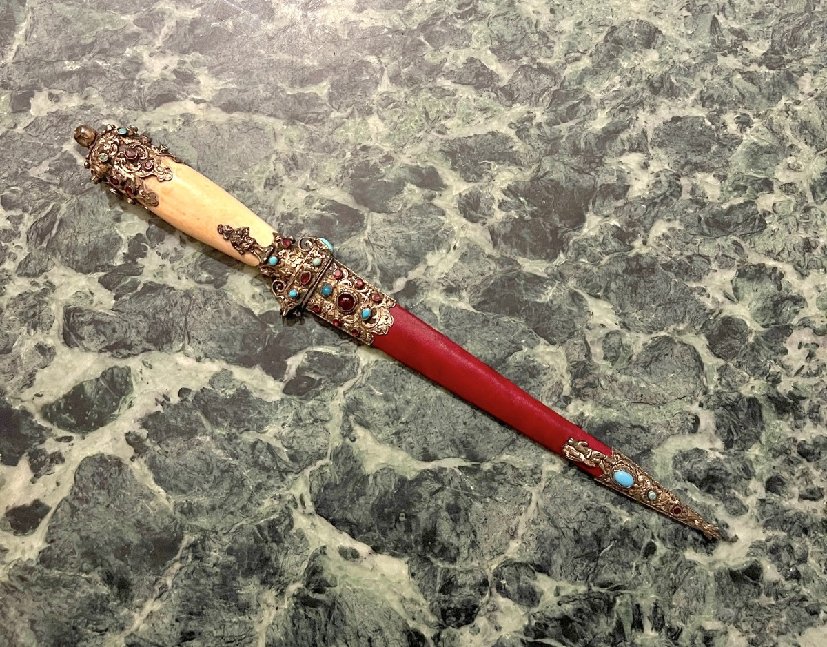 Dague d'Apparat En Métal Doré Et Ciselé Cabochons De Pierres XIXème