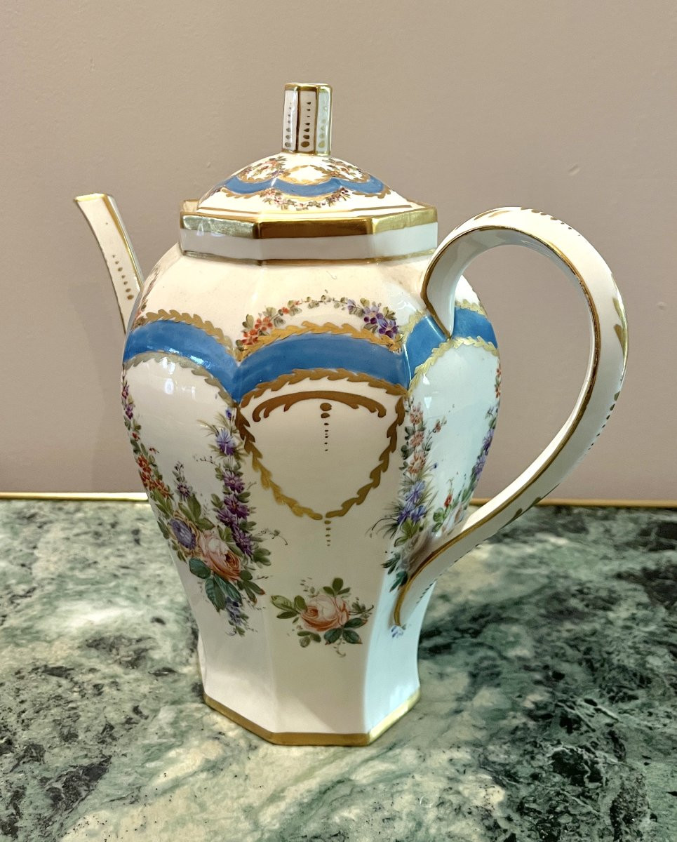Parisian Porcelain Coffee Pot In The Lxvi Style-photo-1