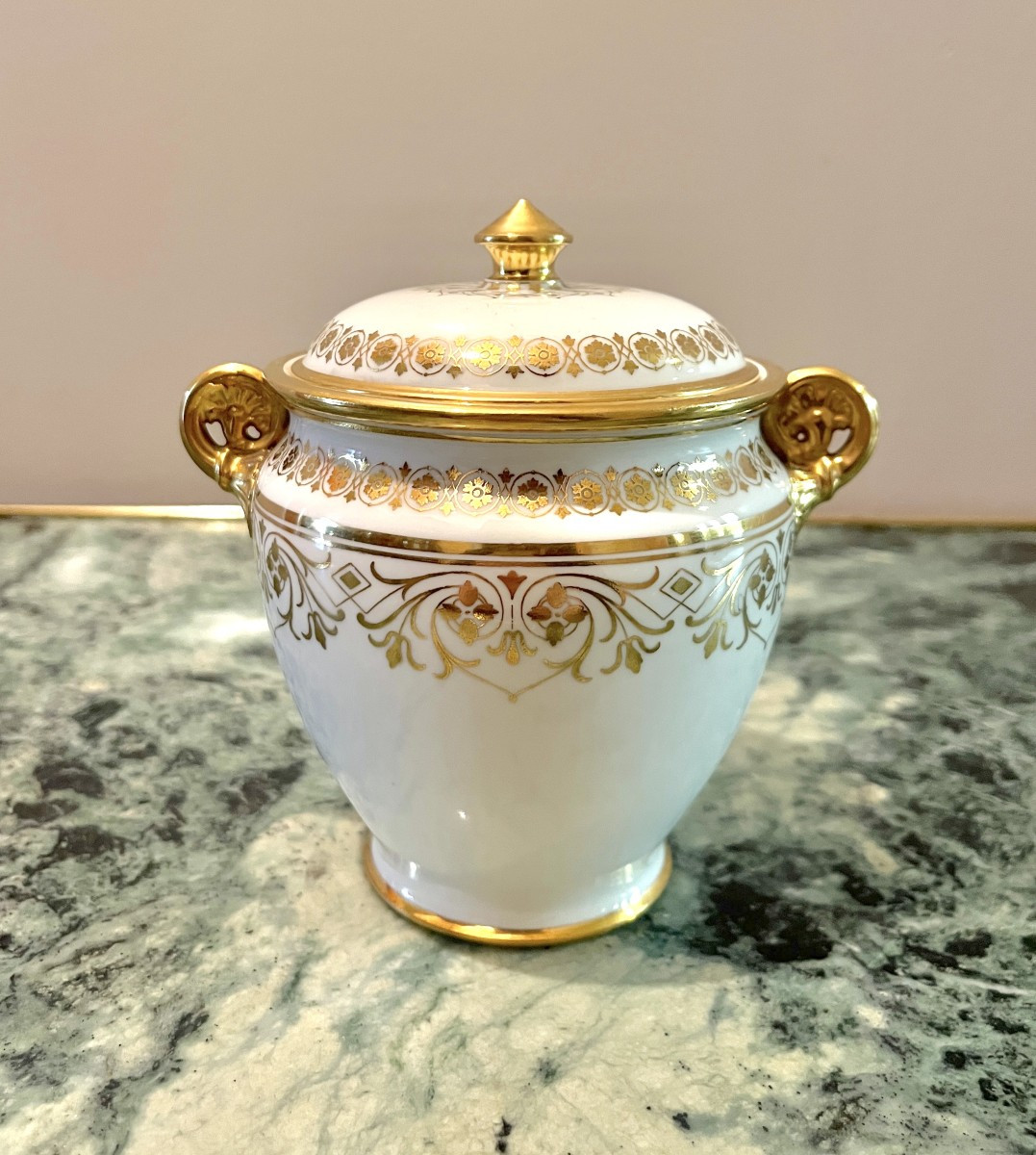 Sucrier en porcelaine de Sèvres Napoléon III 1868