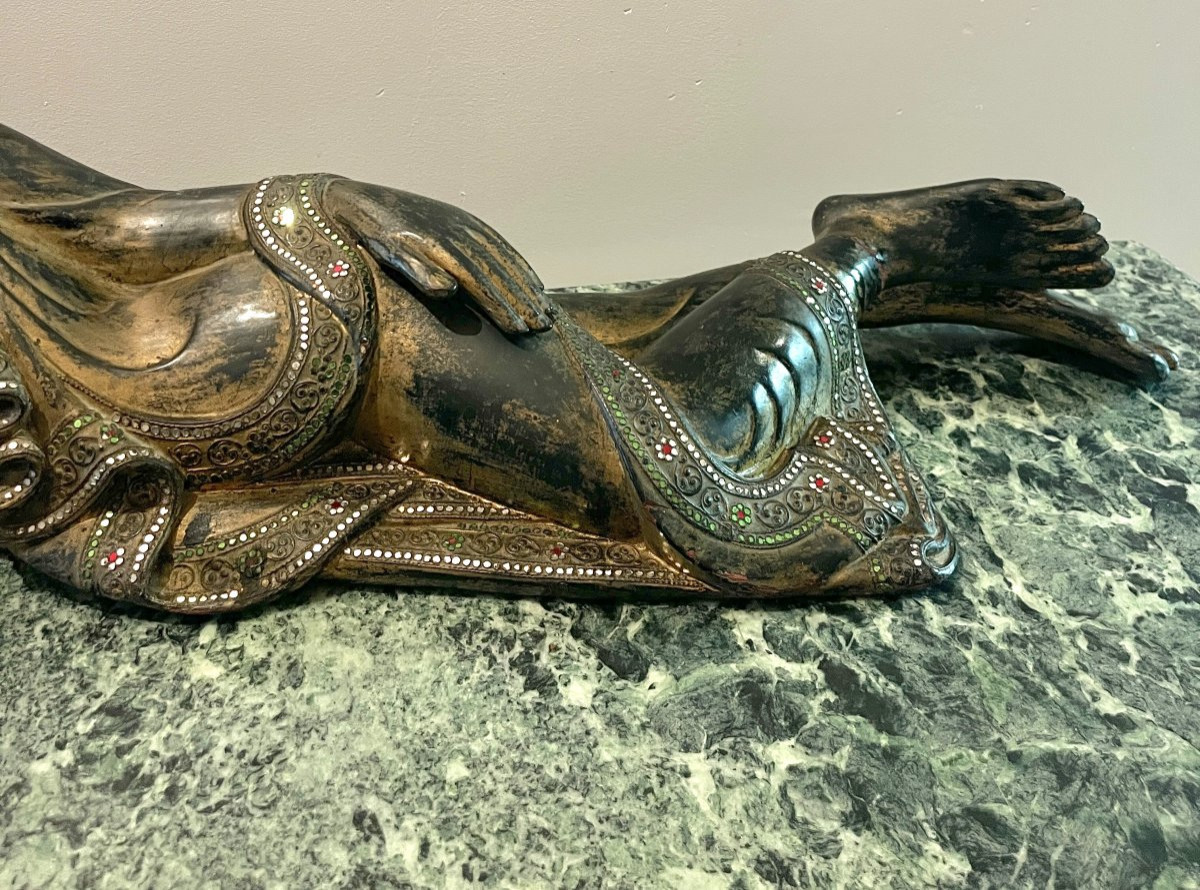 Bouddha couché en bois sculpté polychrome-photo-3