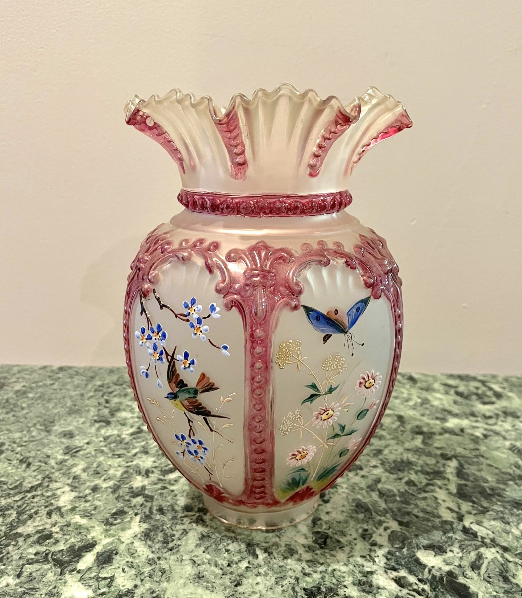 Grande tulipe en verre émaillé à décor d'oiseaux