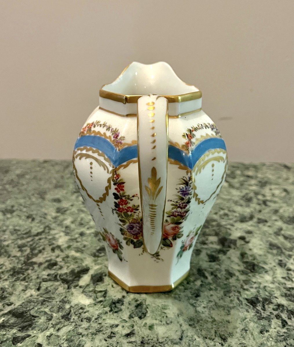 Pot à lait en porcelaine de Paris de style LXVI-photo-3