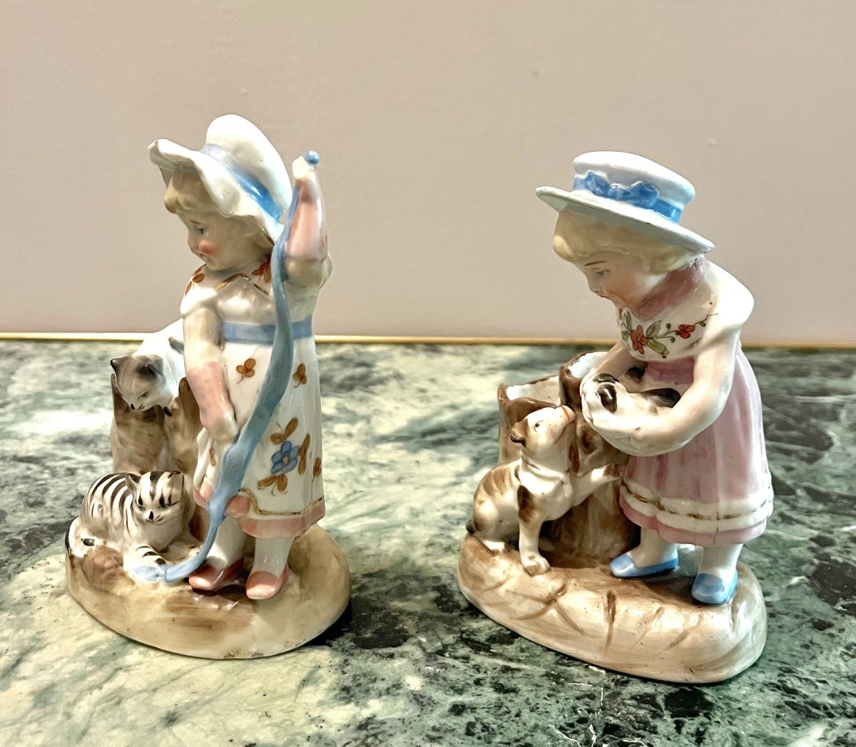 Deux pyrogènes en porcelaine fillettes fin XIXème-photo-2