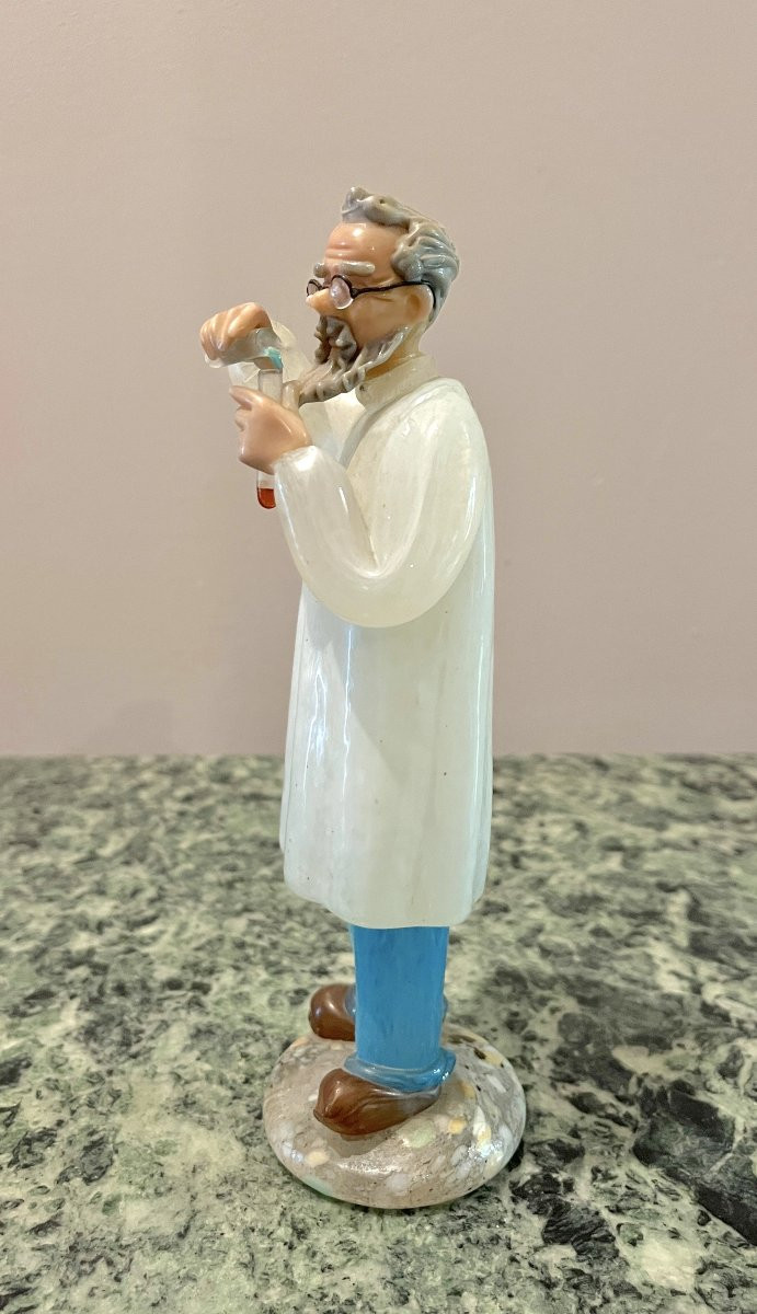 Bohemian Glass Chemist Figurine-photo-3
