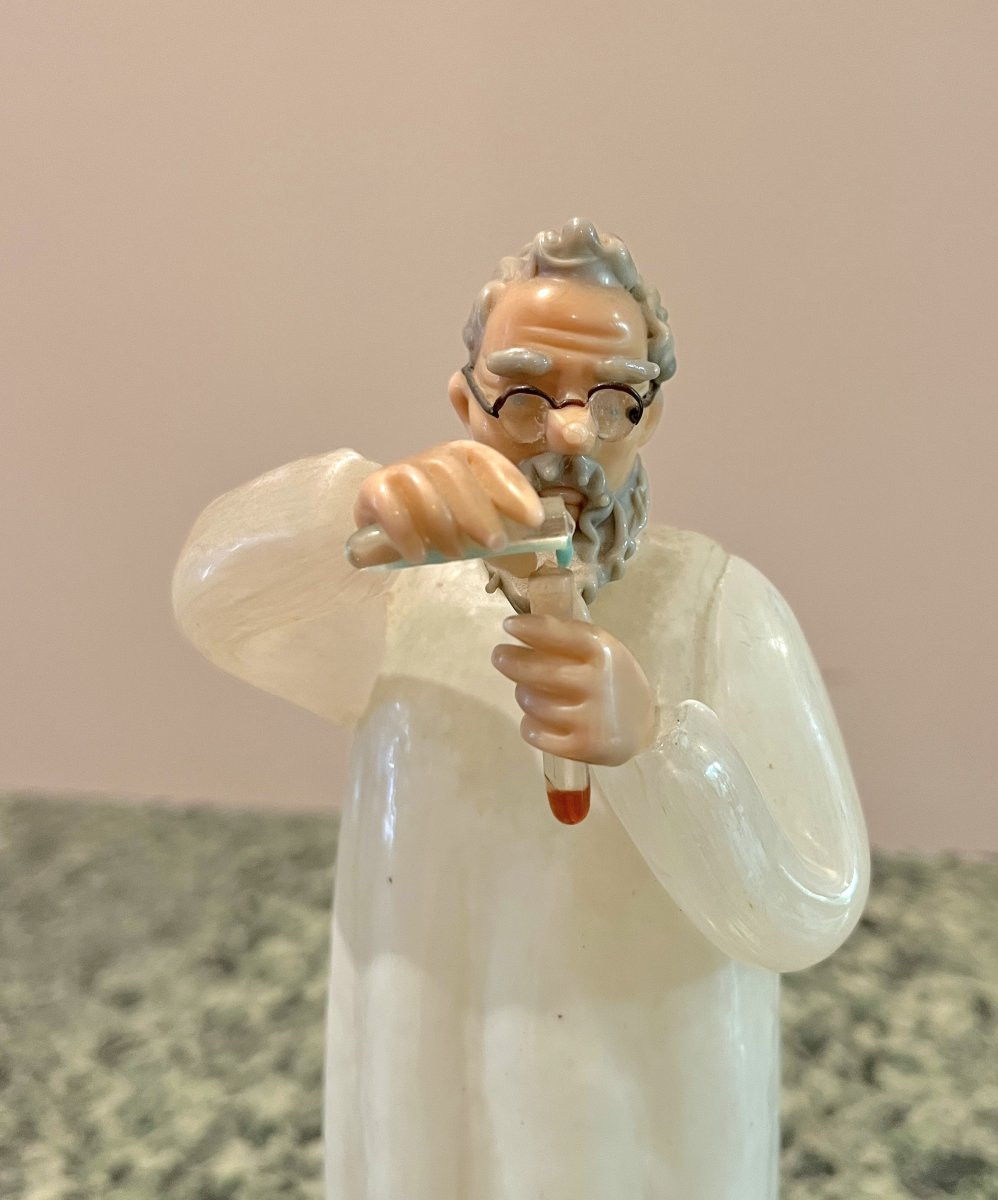 Bohemian Glass Chemist Figurine-photo-5
