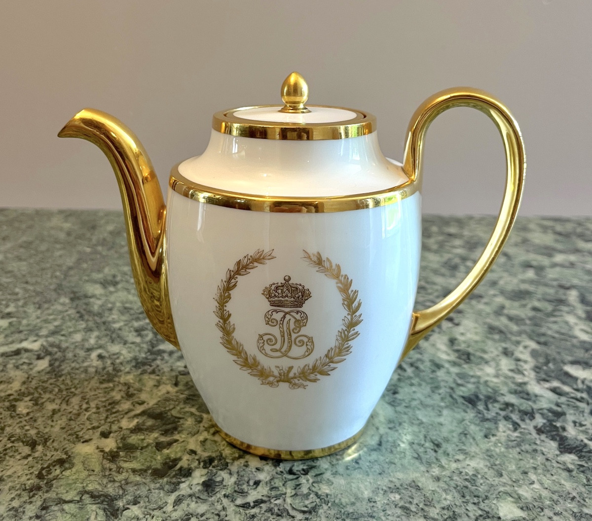 Théière en porcelaine de Sèvres pour le Château de Compiègne 