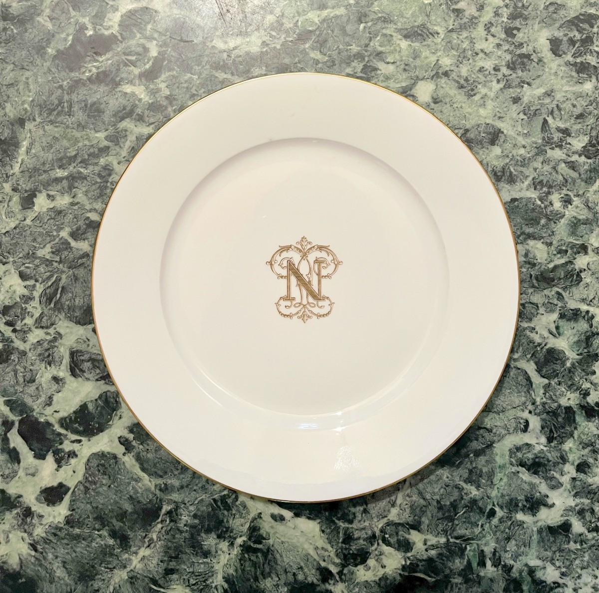 Assiette en porcelaine de Sèvres fin XIXème