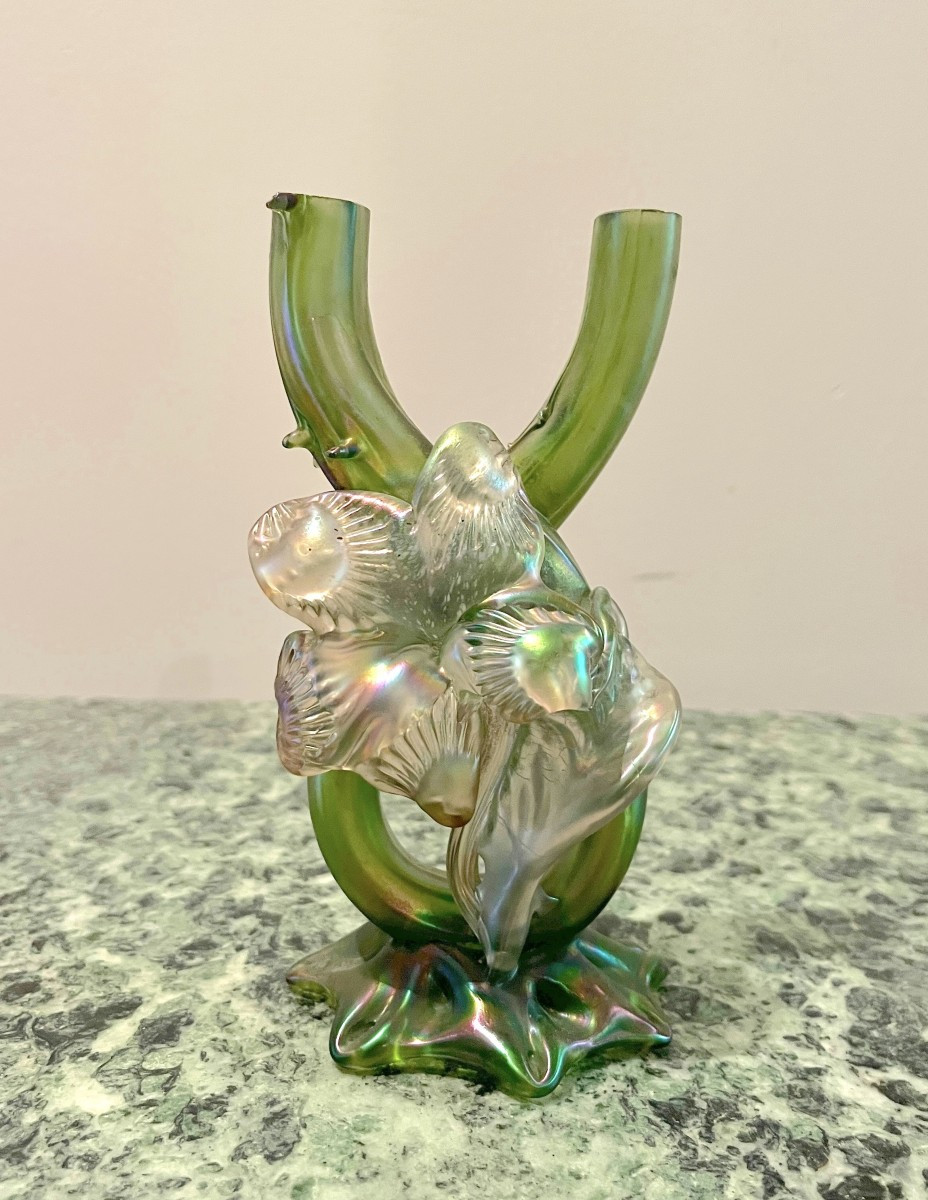 Vase en verre irisé Art Nouveau