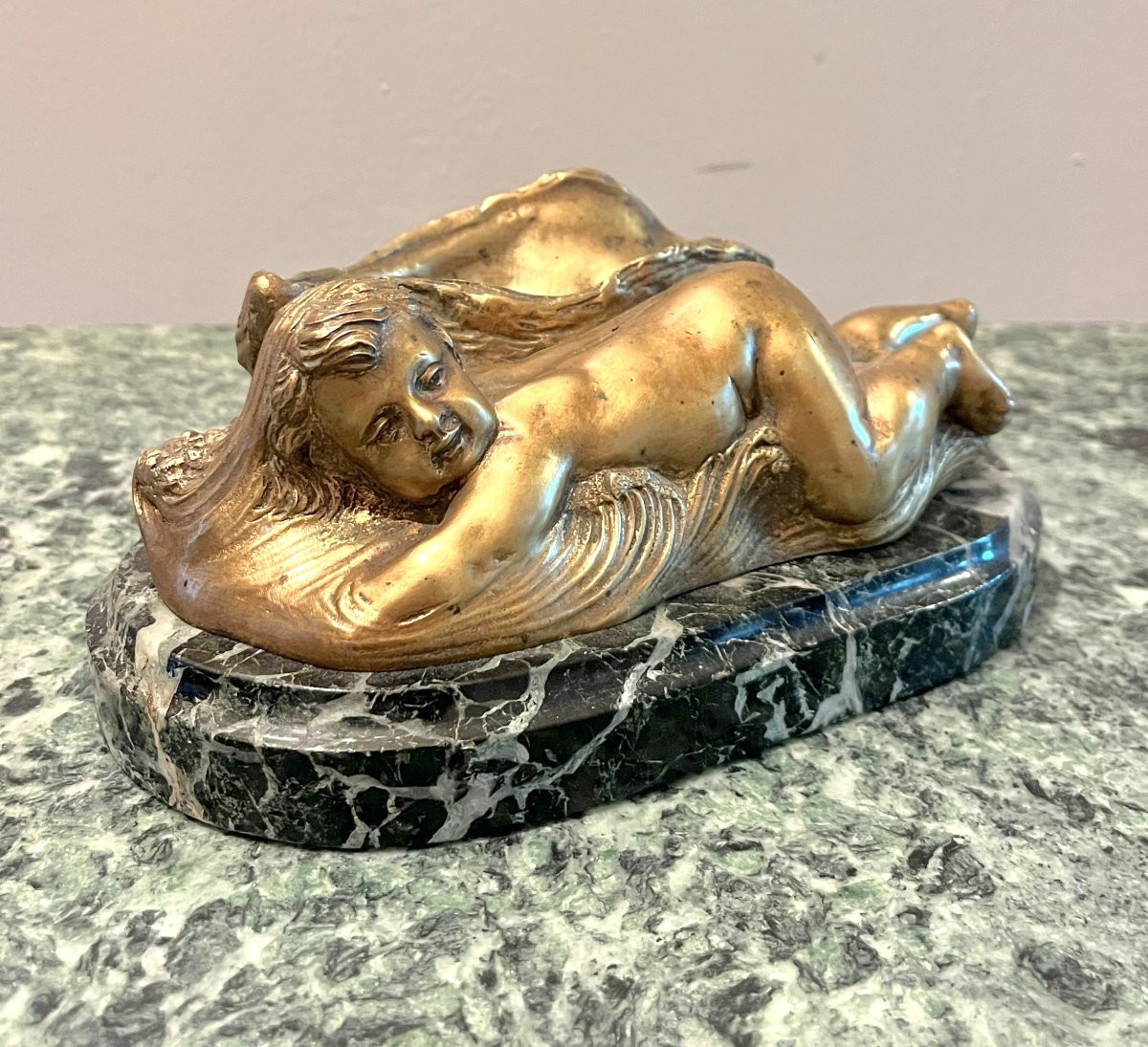 Sculpture en bronze enfant couché signé Devenet-photo-2