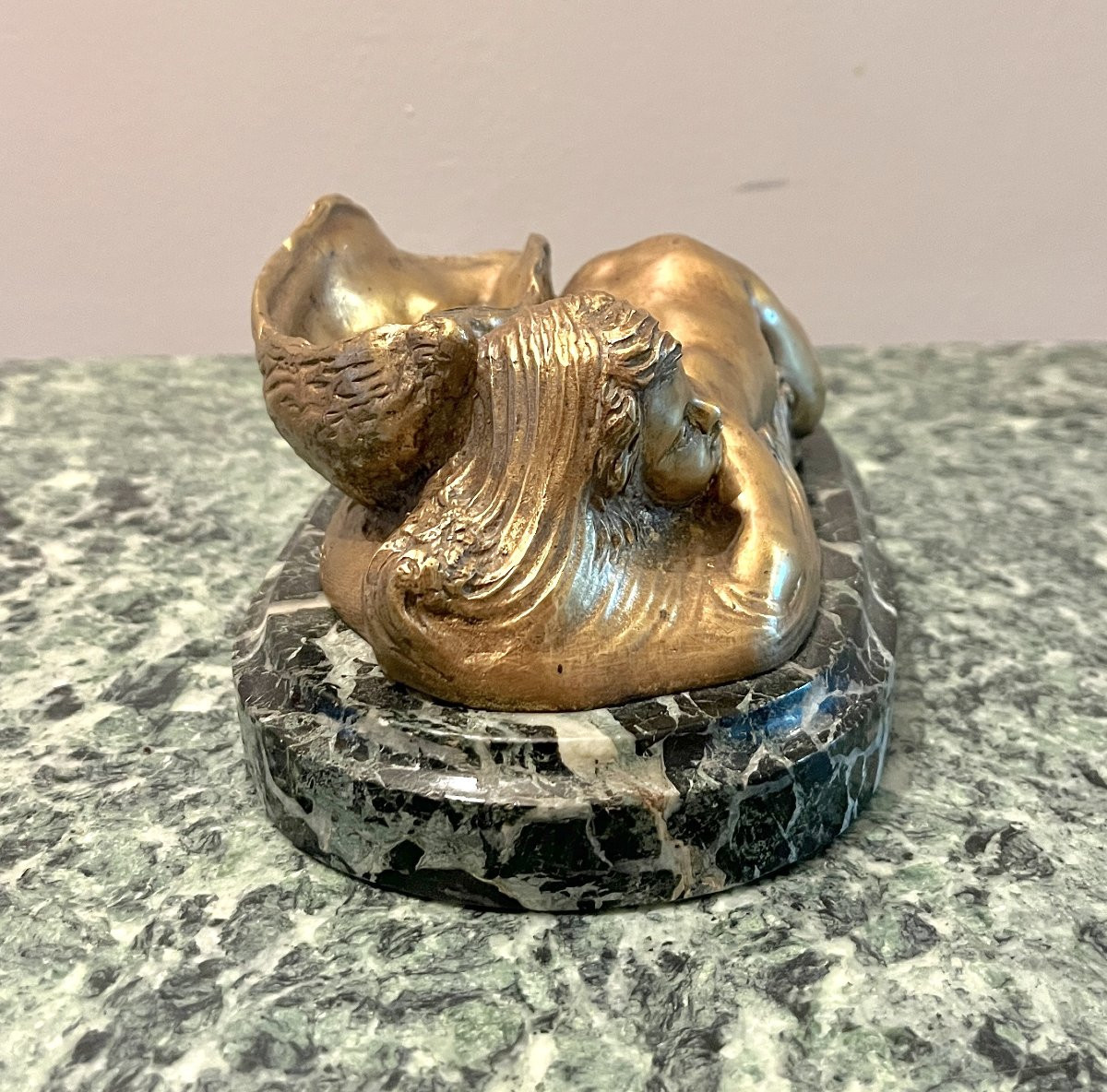 Sculpture en bronze enfant couché signé Devenet-photo-3