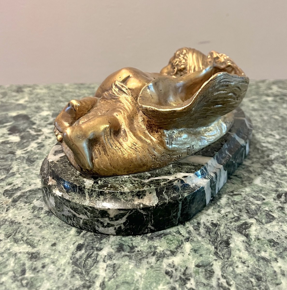 Sculpture en bronze enfant couché signé Devenet-photo-3