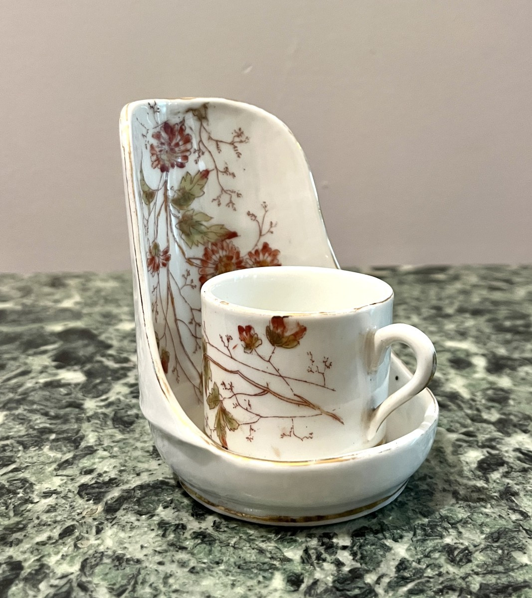 Paris Porcelain Cup And Display Stand (liter Cup And Stand)