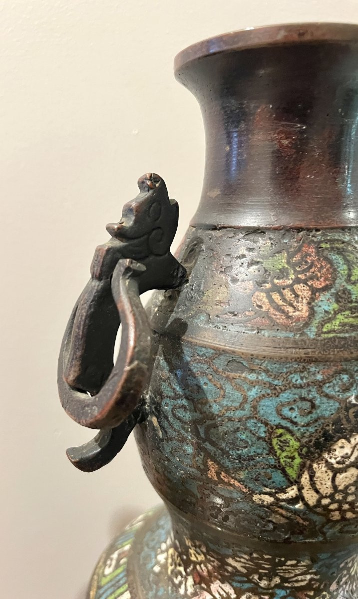 Paire de vases en bronze à décor d'émaux champlevés Chine XIXème-photo-5