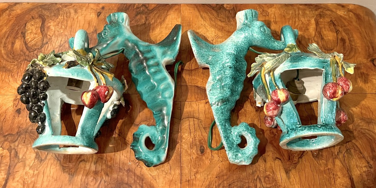Paire d'appliques hippocampe en céramique 1960