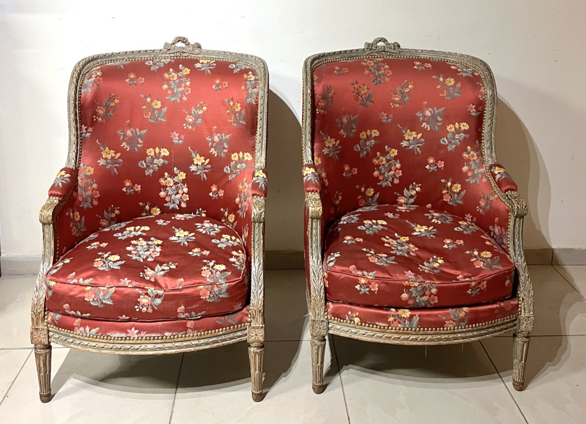 Paire de bergères rechampi Louis XVI