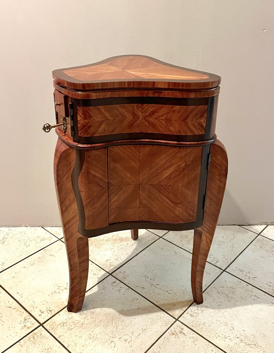 Heart-shaped Vanity Table Lxv/transition-photo-1