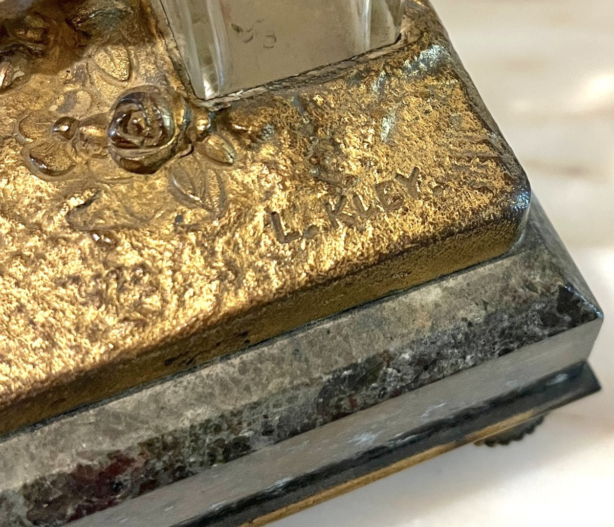 Louis Kley paire de vases cupidon et fillette en bronze doré et cristal gravé-photo-6