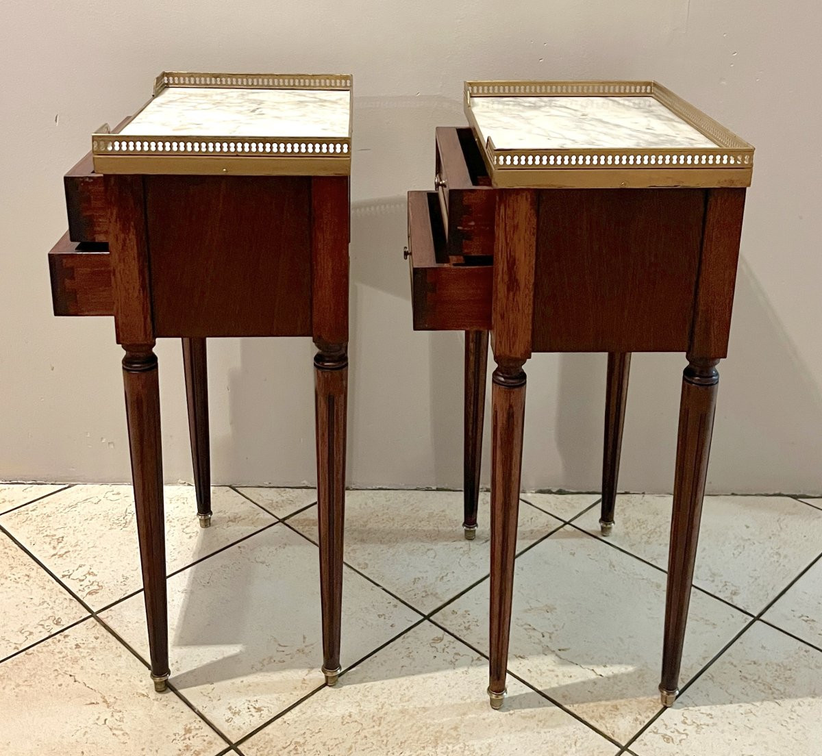 Paire de chevets style LXVI en acajou-photo-4