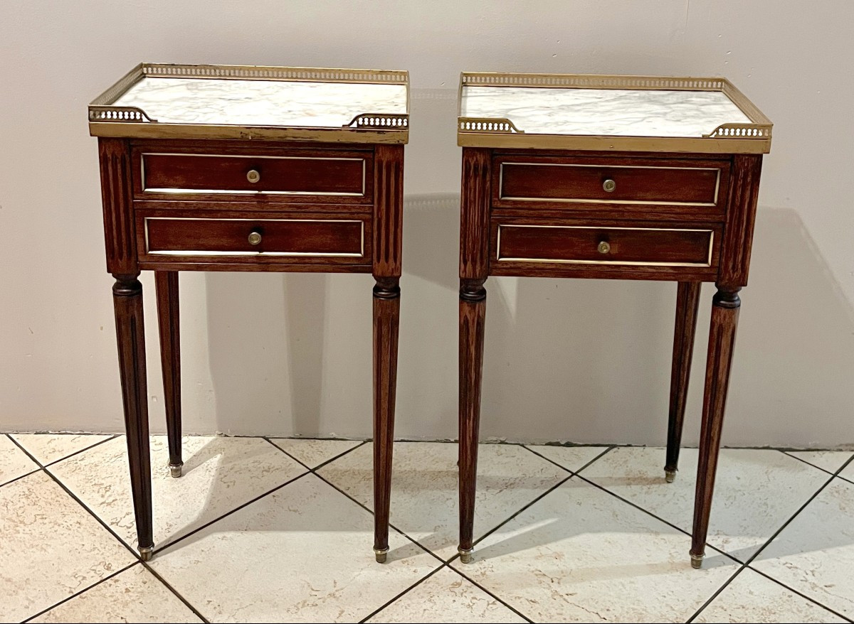 Paire de chevets style LXVI en acajou