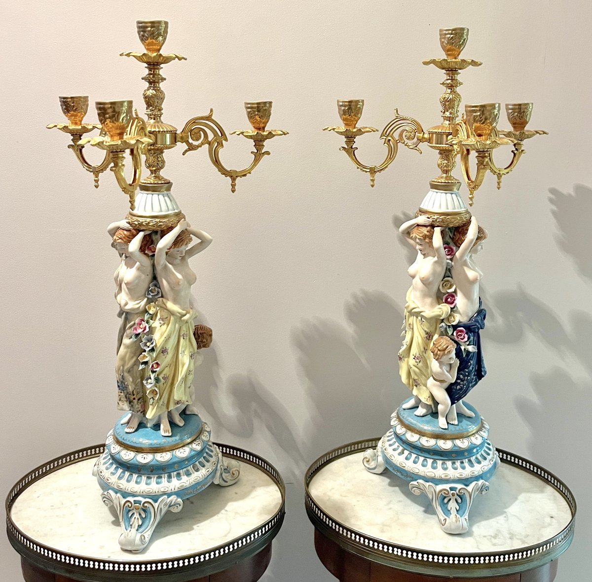 Paire de candélabres en porcelaine polychrome et métal doré XXème siècle-photo-3