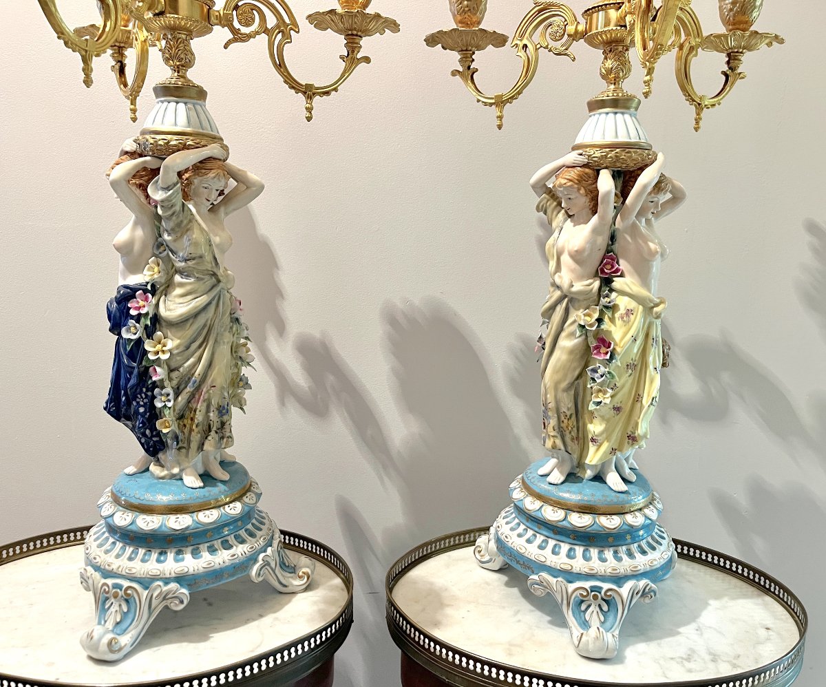Paire de candélabres en porcelaine polychrome et métal doré XXème siècle-photo-2