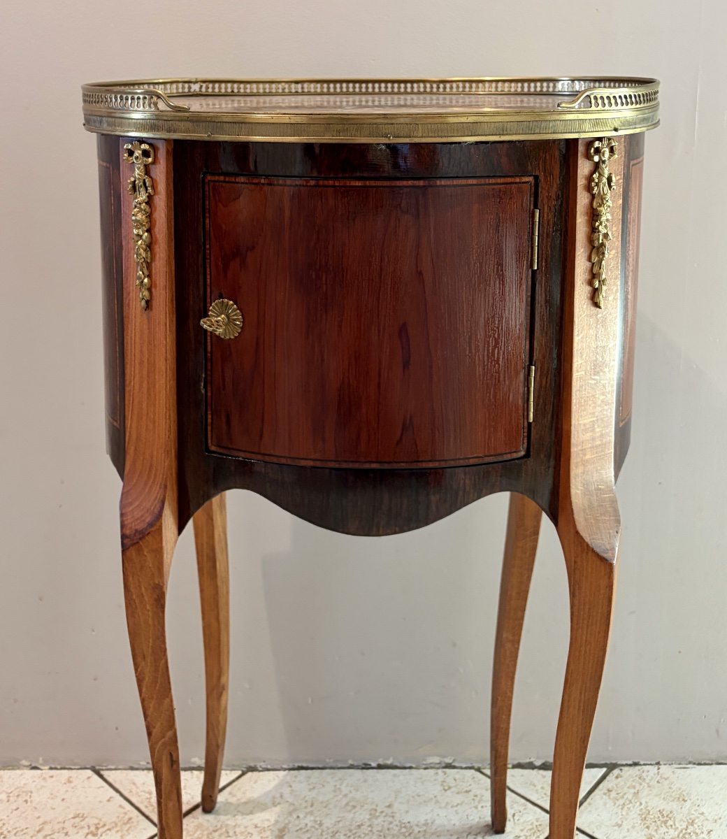 Oval-shaped Side Table In The Transition Style-photo-1