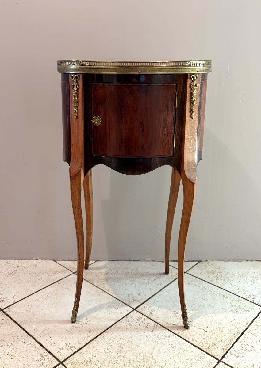 Oval-shaped Side Table In The Transition Style-photo-2