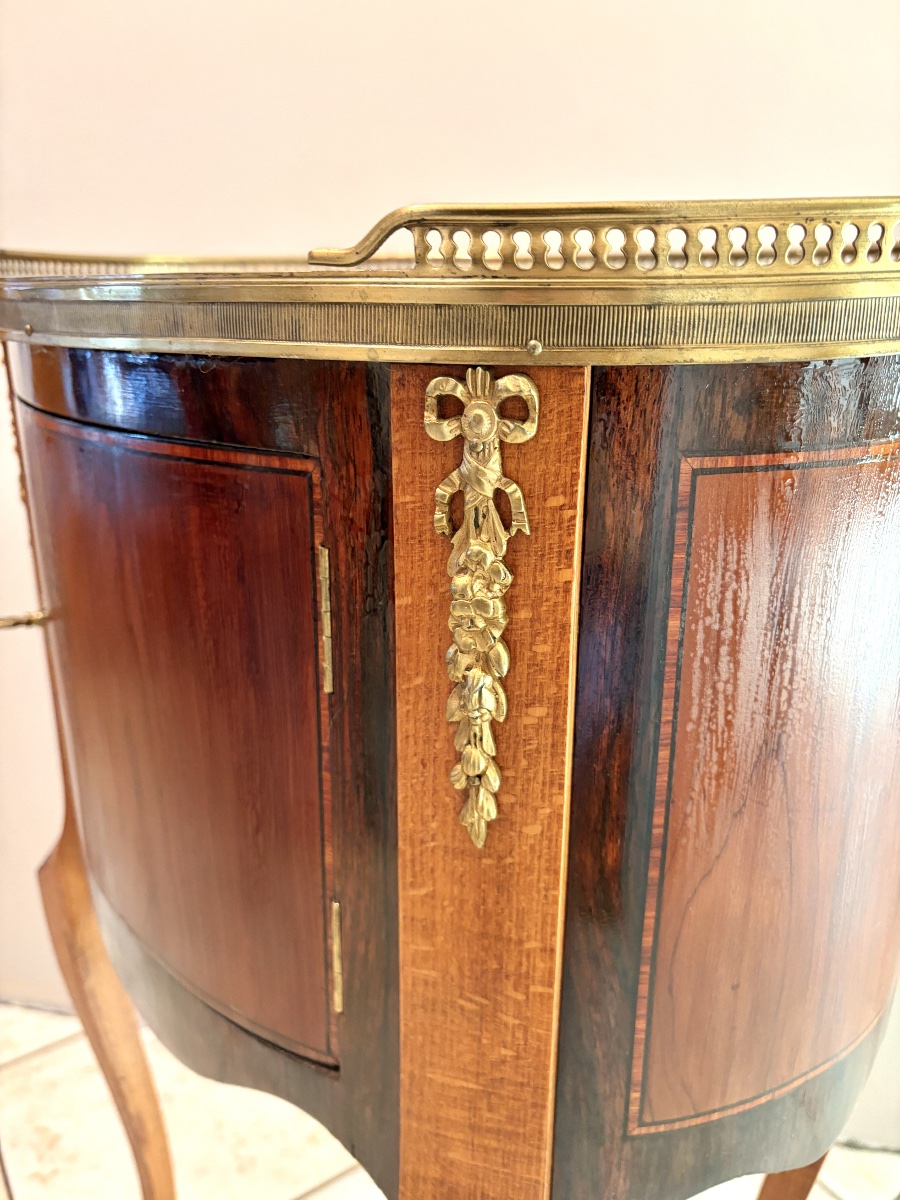 Oval-shaped Side Table In The Transition Style-photo-6