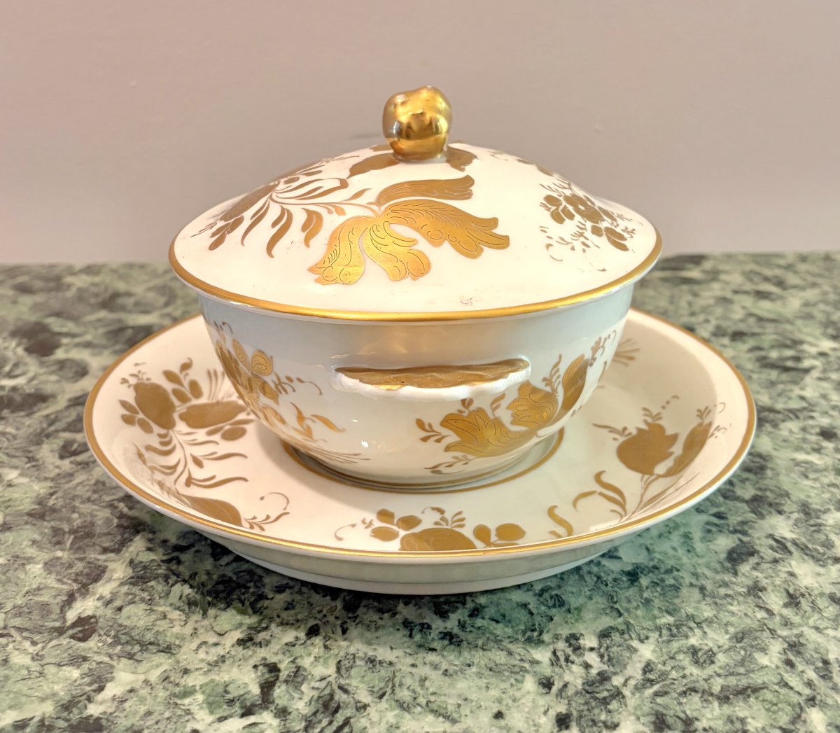 Mehun Porcelain Lidded Soup Bowl And Display Stand-photo-2