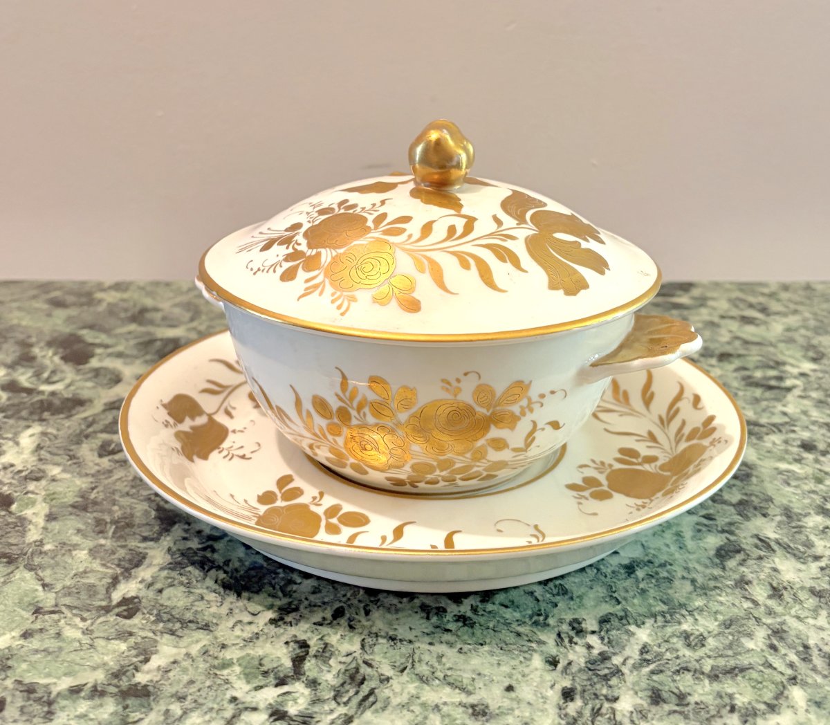 Mehun Porcelain Lidded Soup Bowl And Display Stand-photo-3