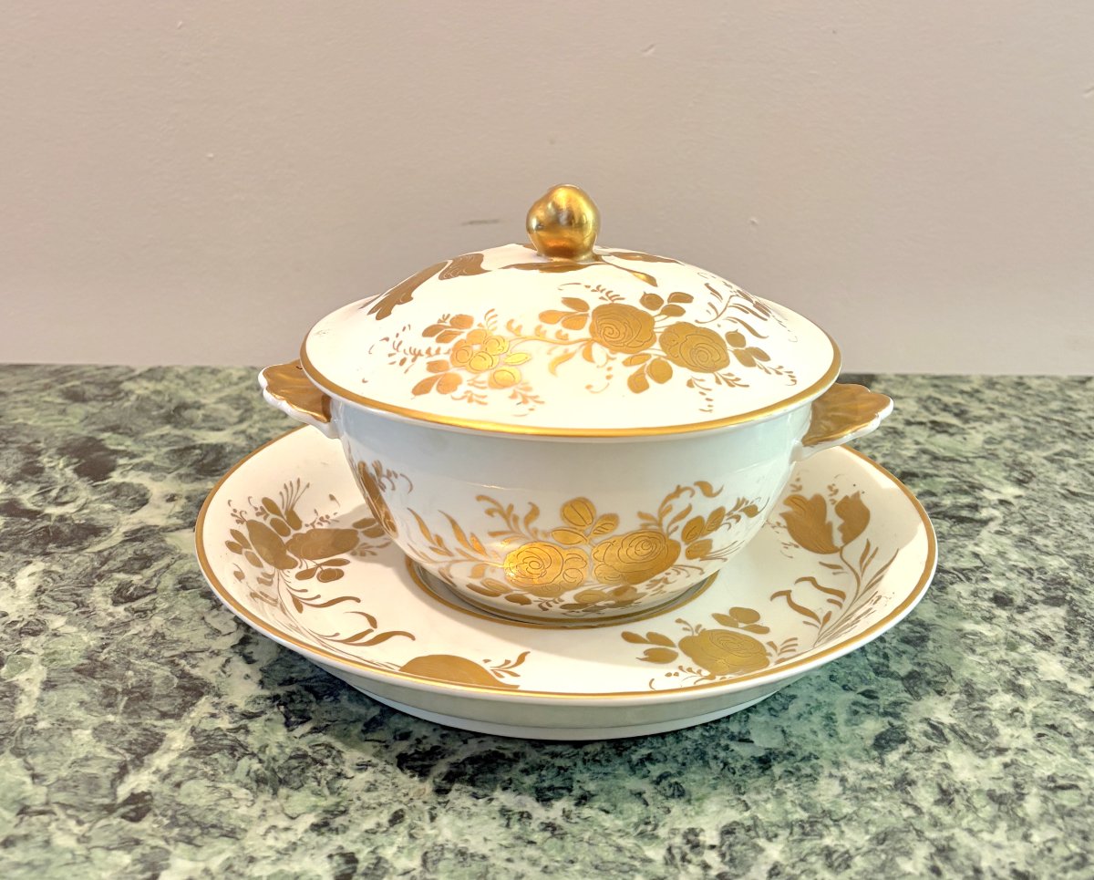 Mehun Porcelain Lidded Soup Bowl And Display Stand