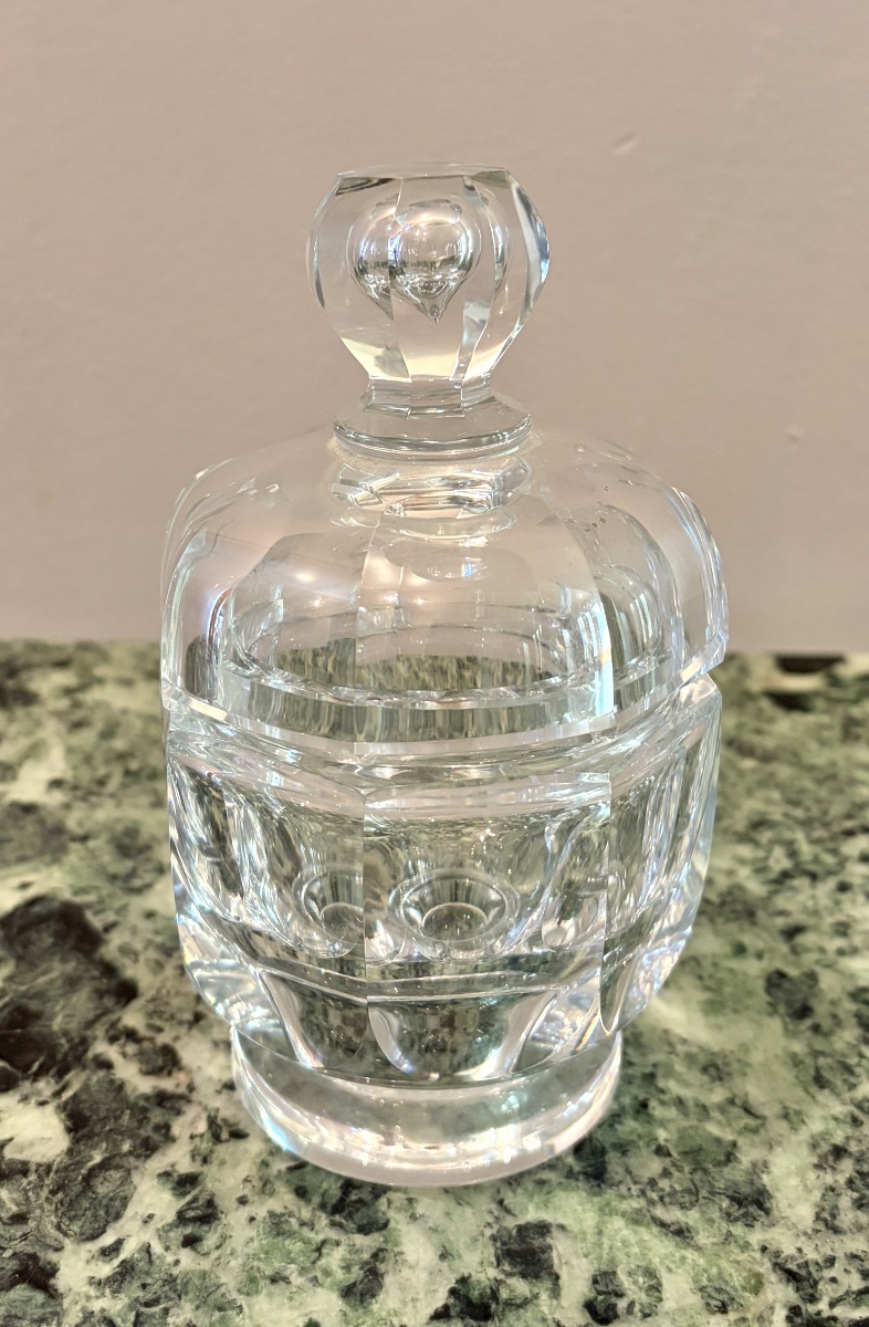 Baccarat: 2 Covered Boxes And A Spray Bottle -photo-2