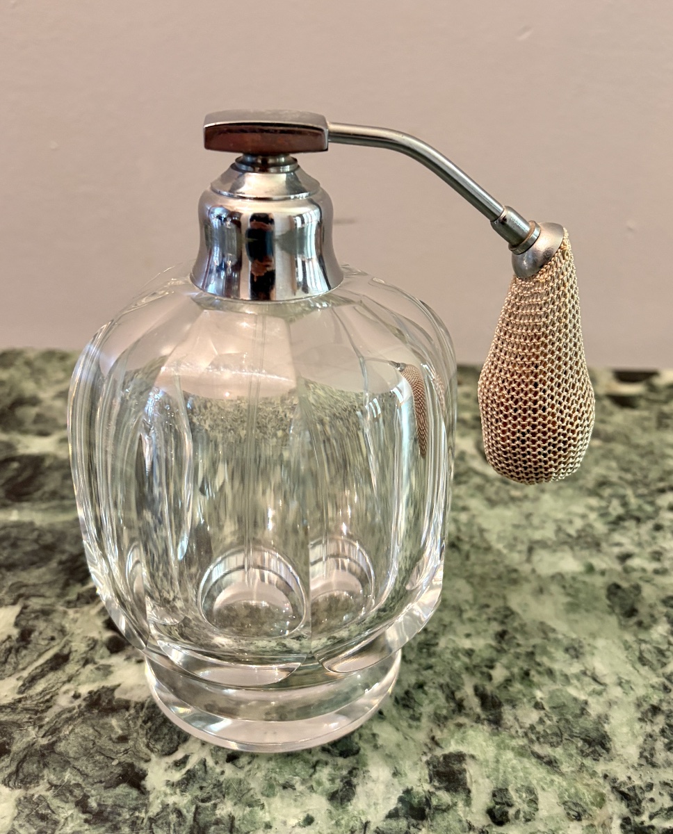 Baccarat: 2 Covered Boxes And A Spray Bottle -photo-4