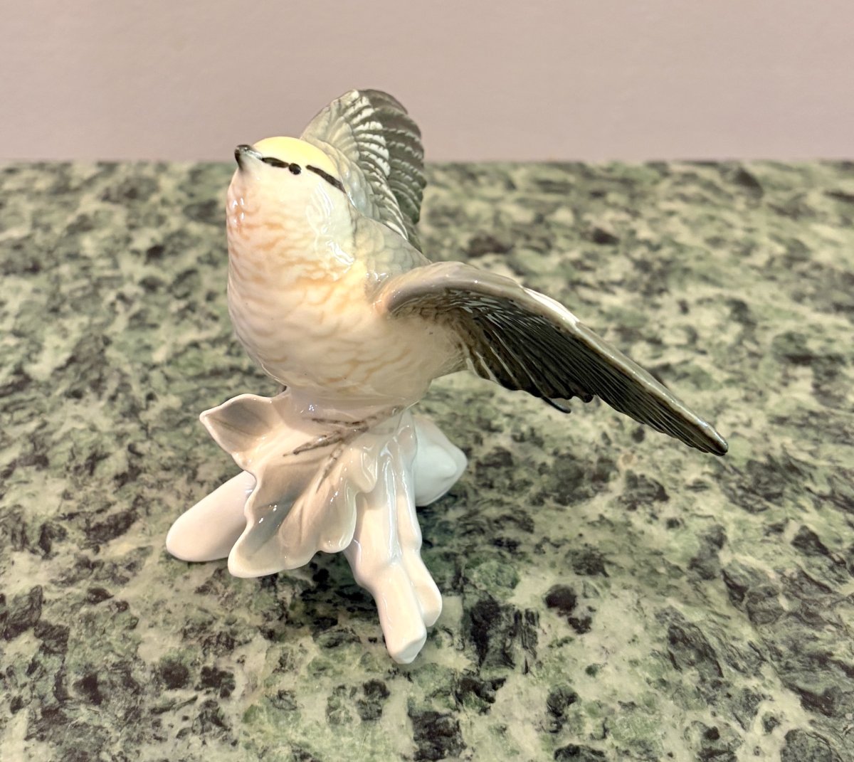 Karl Ens Trois oiseaux en porcelaine polychrome -photo-2