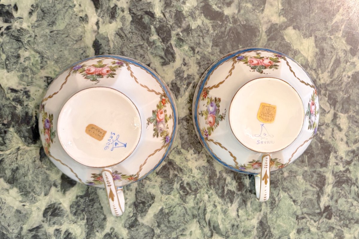 Deux tasses en porcelaine de style LXVI-photo-3