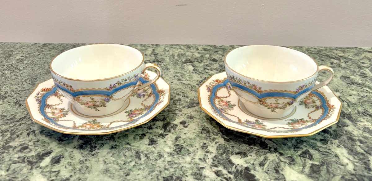 Deux tasses en porcelaine de style LXVI
