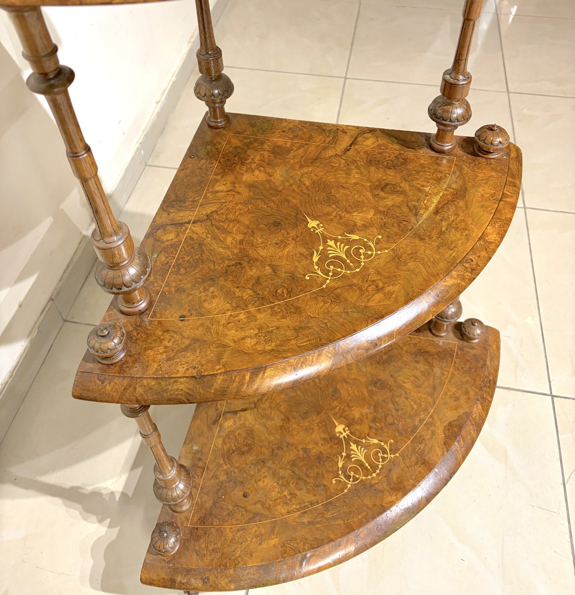 Mid-19th-century Walnut Burl Corner Shelf-photo-3