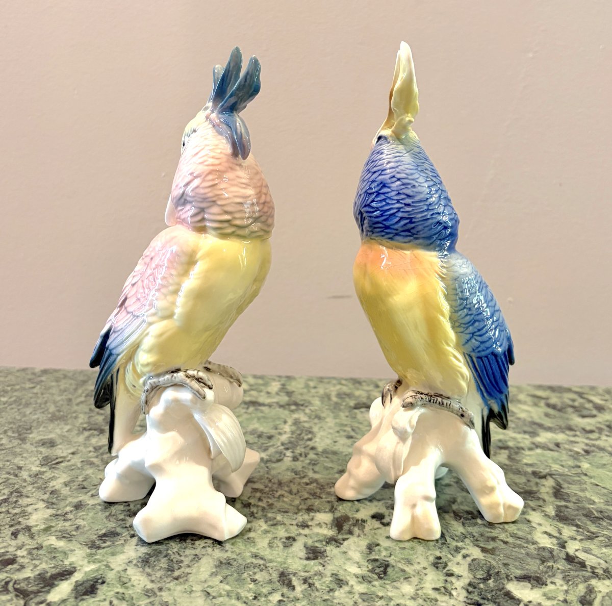 Karl Ens Paire de Perroquets en porcelaine-photo-1
