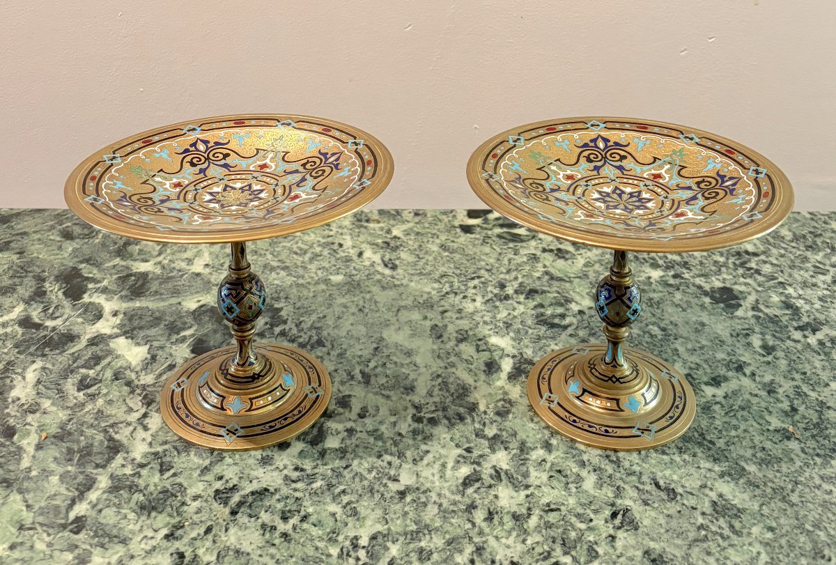 Paire de coupes en bronze et émaux cloisonnés XIXème