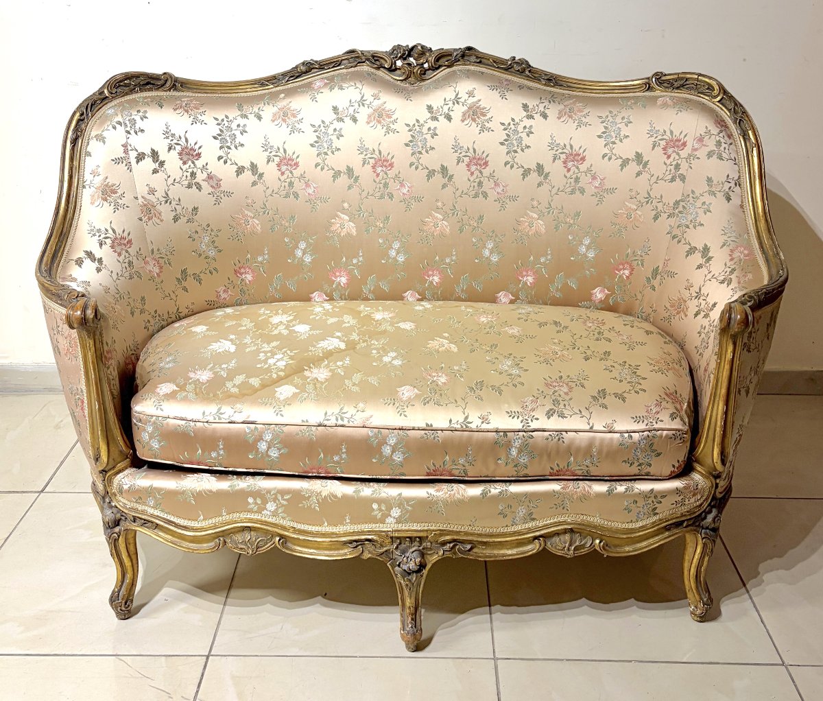Canapé corbeille style LXV en bois doré