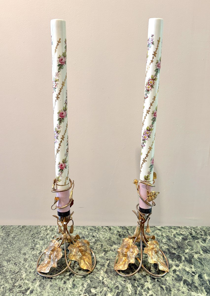 Grande paire de soliflore ou bougeoirs bronze doré et porcelaine