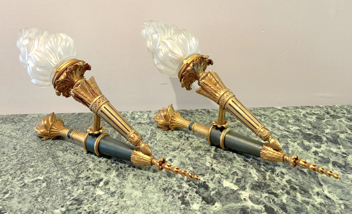 Paire d'appliques en bronze doré en forme de torches XIXème