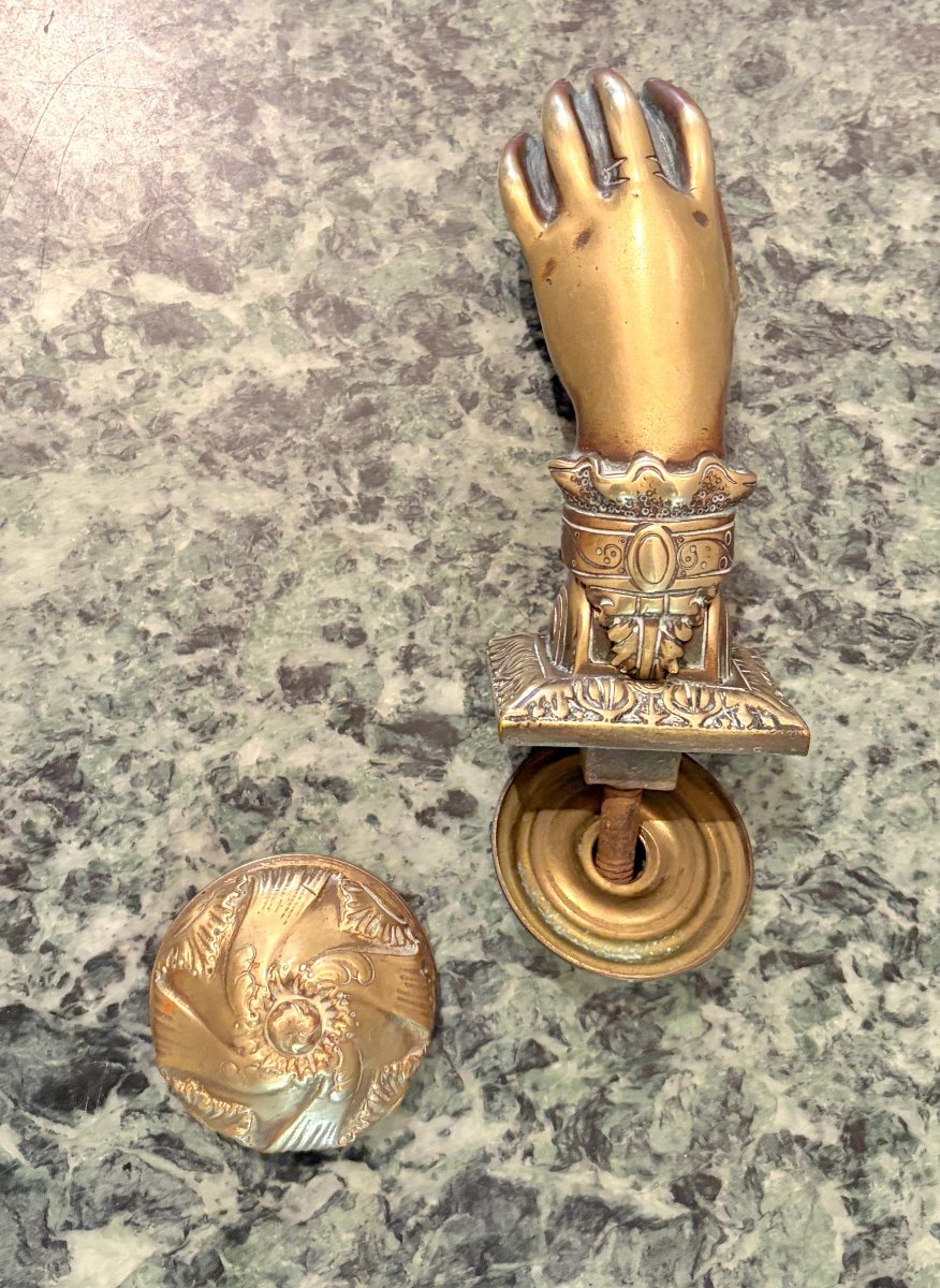 Heurtoir de porte en bronze en forme de main-photo-3