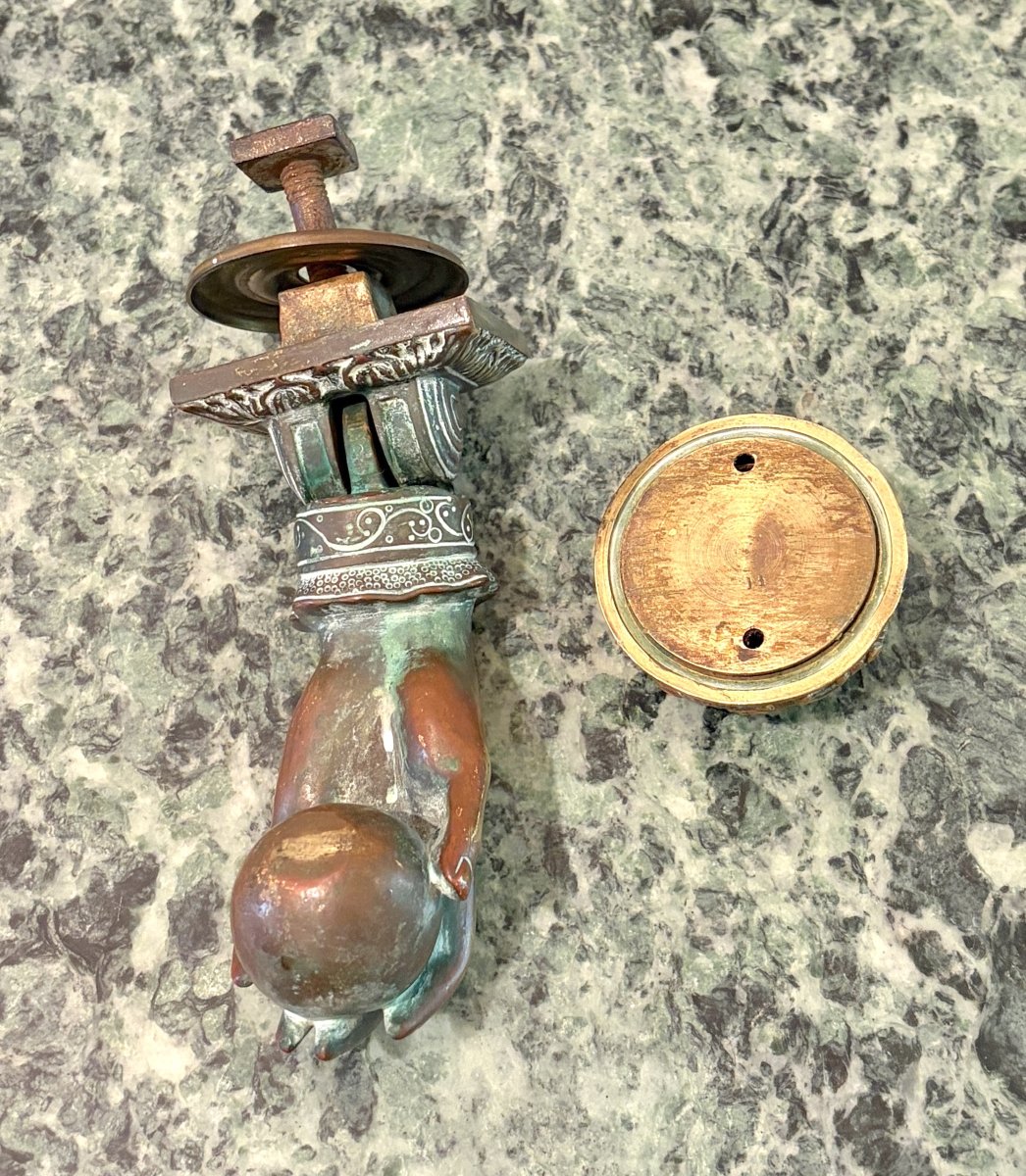 Heurtoir de porte en bronze en forme de main-photo-1