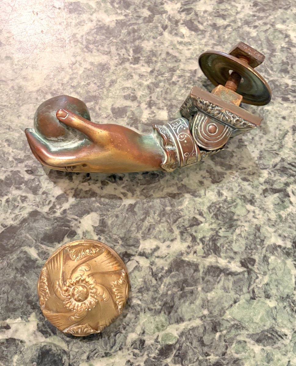 Heurtoir de porte en bronze en forme de main-photo-2
