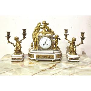 Garniture De Cheminée XIXème En Marbre Blanc Et Bronze Doré de Style Louis XVI