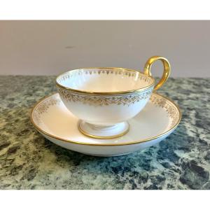 Tasse et sous tasse en porcelaine de Sèvres NIII 1868