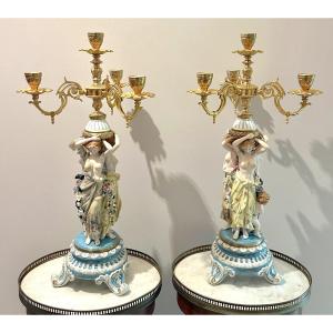 Paire de candélabres en porcelaine polychrome et métal doré XXème siècle
